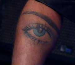 burno-gagliasso-tatuagem-olho-da-esposa- Giovanna Ewbank- na perna