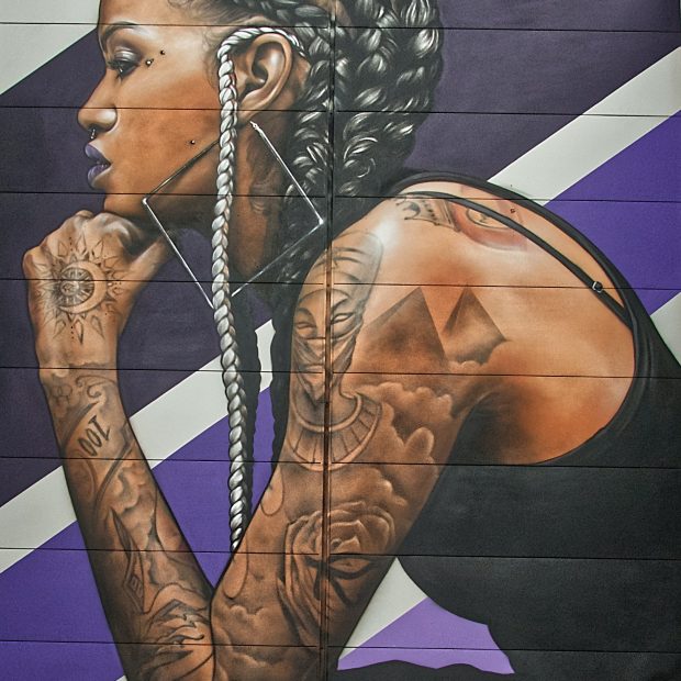 grafite-mulher-negra-tatuada