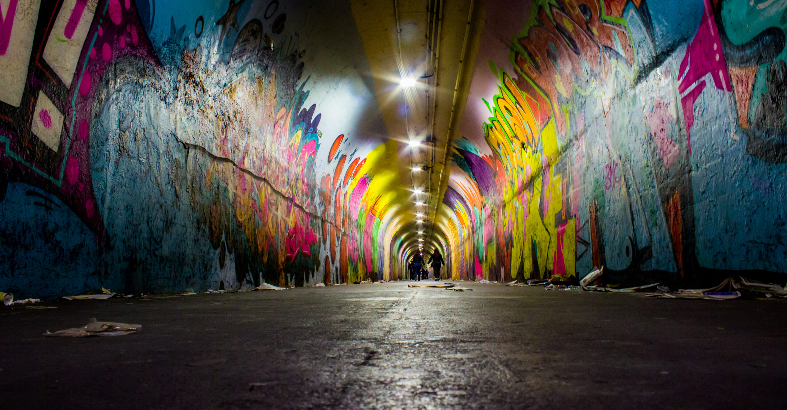 Muralismo-grafite-em-túnel-na-rua-arte-urbana